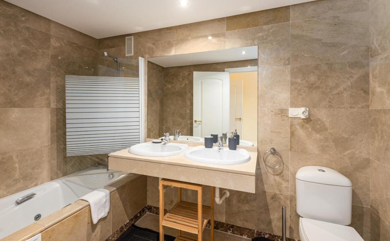 2199-apt With Terrace And Pools *